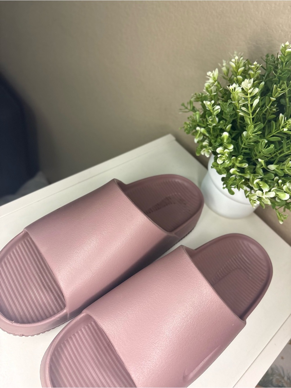Nike Calm Slide Sandals Mauve Pink Women’s Foam Slides Water Resistant - Picture 5 of 7